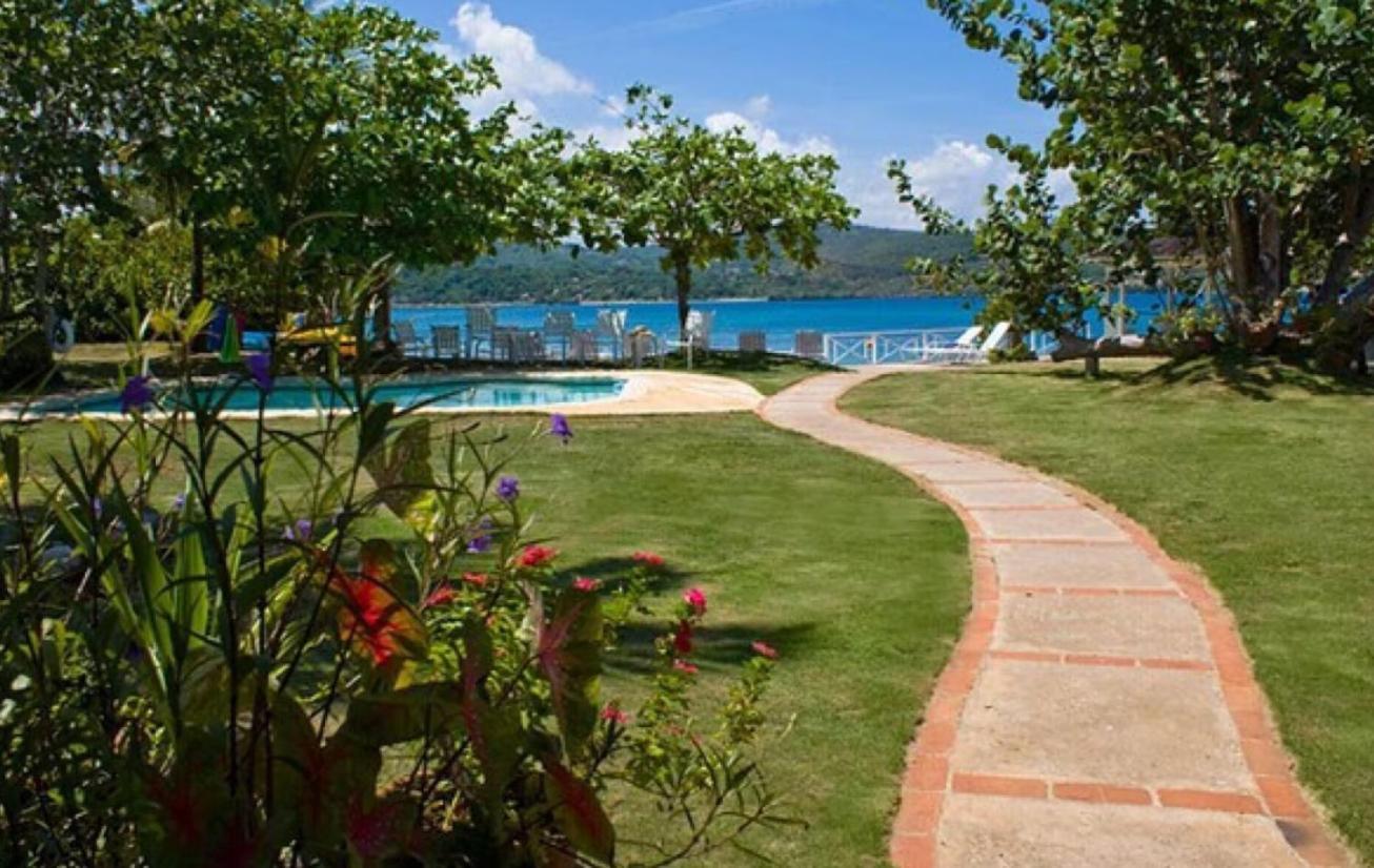 Sea Grapes Air-Conditioned 6-Bedroom Home With Cottage Дискавери-Бэй Экстерьер фото